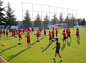 Temporada 13/14. Entrenamiento. Toda la plantilla se ejercitó en el Cerro del Espino